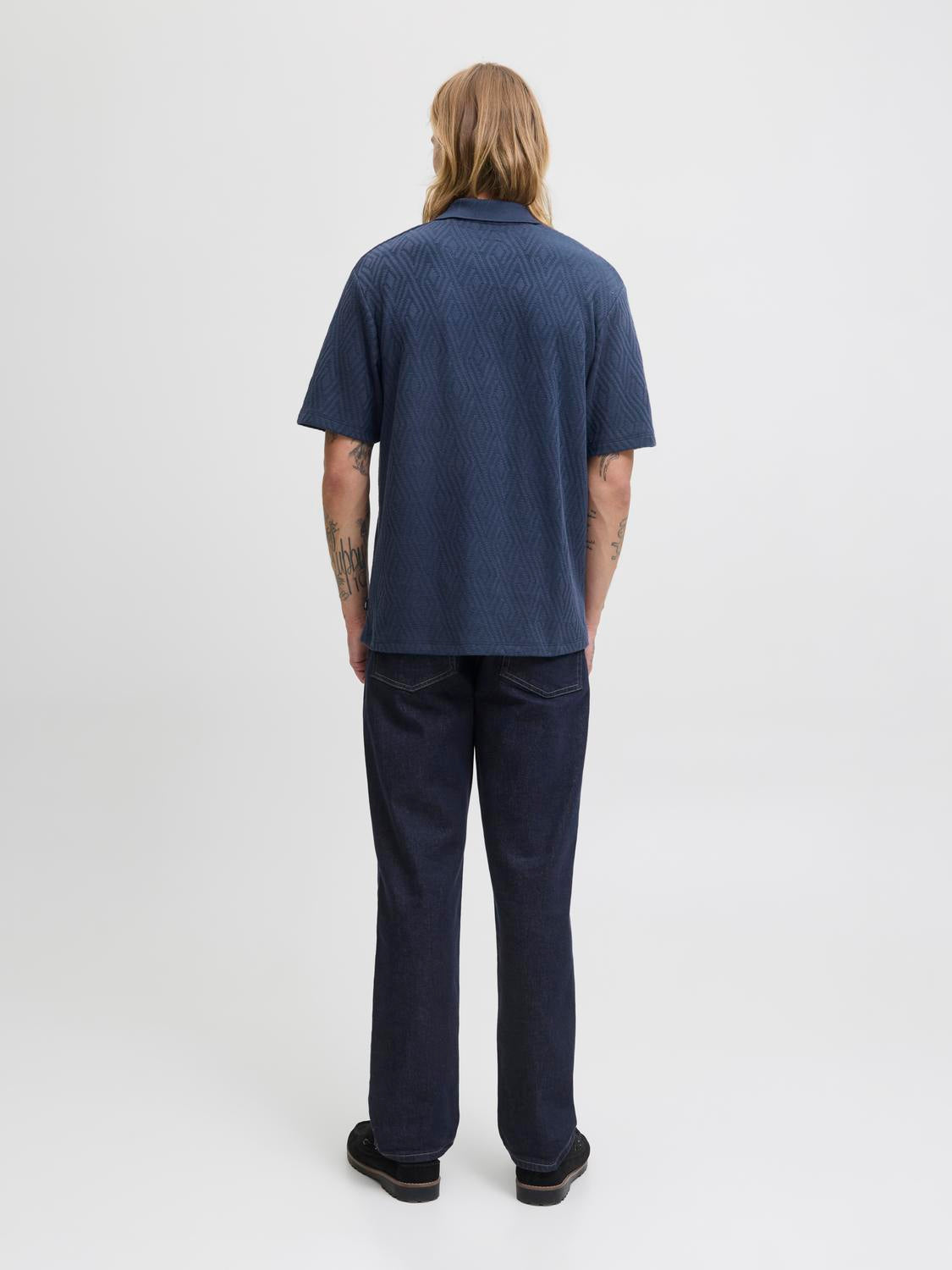 model_shot-back
